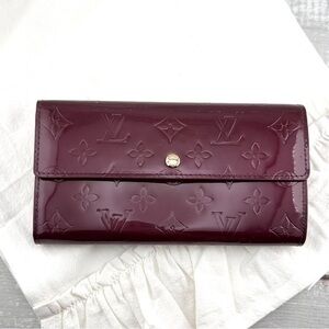 AUTHENTIC Louis Vuitton wallet. Color: Amarente.